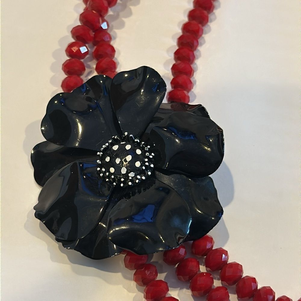 Elva Fields Red Triple-Strand Beaded Necklace with Black Flower Brooch Vintage - Picture 2 of 6